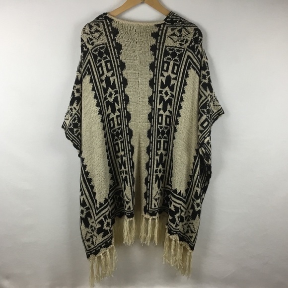 Flying Tomato Aztec Print Knit Poncho with Fringe Bottom. - Picture 5 of 6